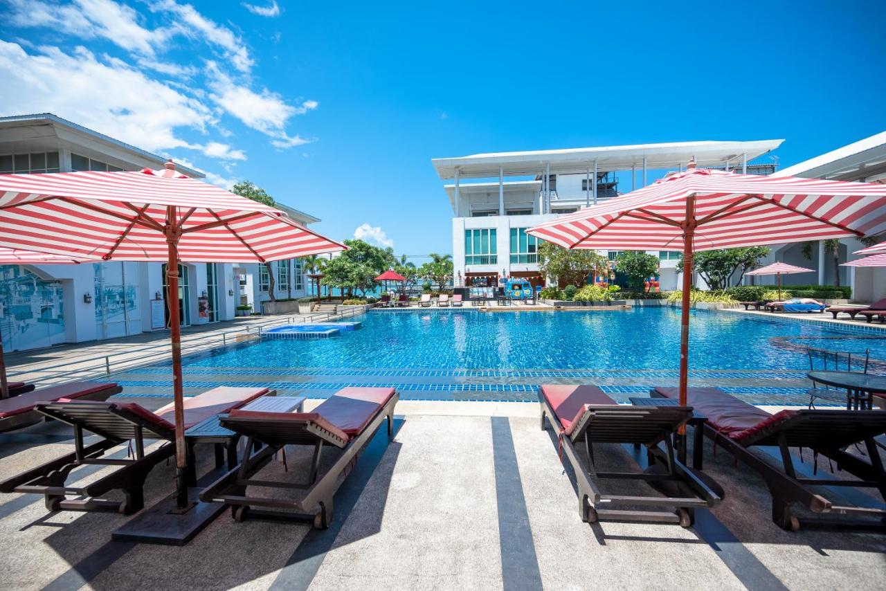 D Varee Jomtien Beach, Pattaya מראה חיצוני תמונה The swimming pool at the resort