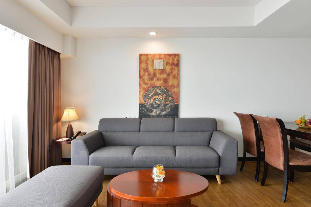 D Varee Jomtien Beach, Pattaya מראה חיצוני תמונה A living room in a serviced apartment in Kuala Lumpur, Malaysia