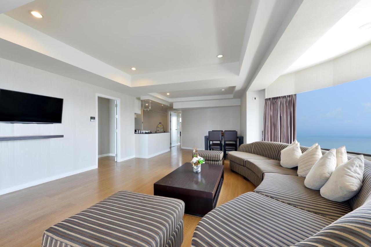 D Varee Jomtien Beach, Pattaya מראה חיצוני תמונה A living room in a penthouse apartment