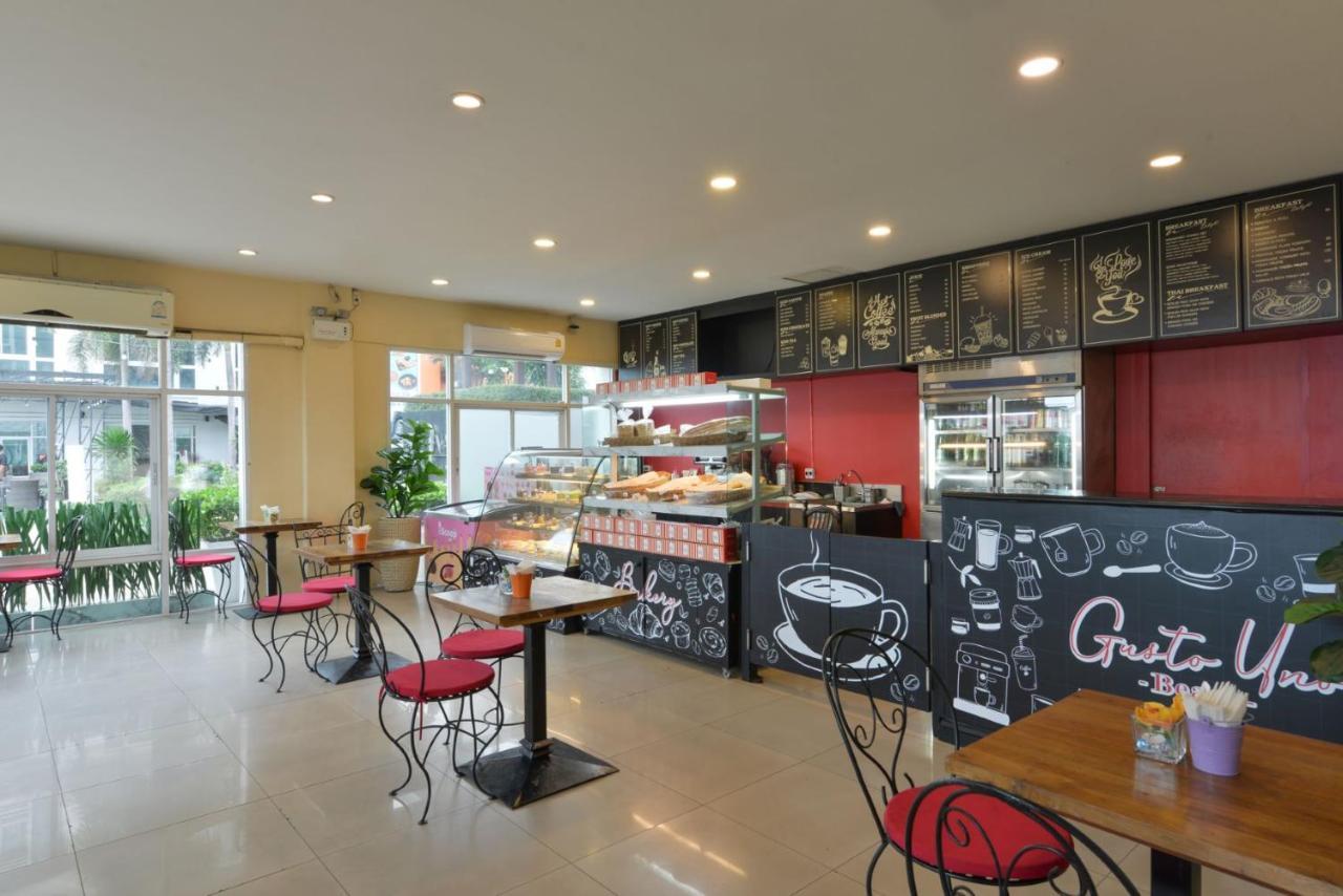 D Varee Jomtien Beach, Pattaya מראה חיצוני תמונה A café in Bangkok, Thailand