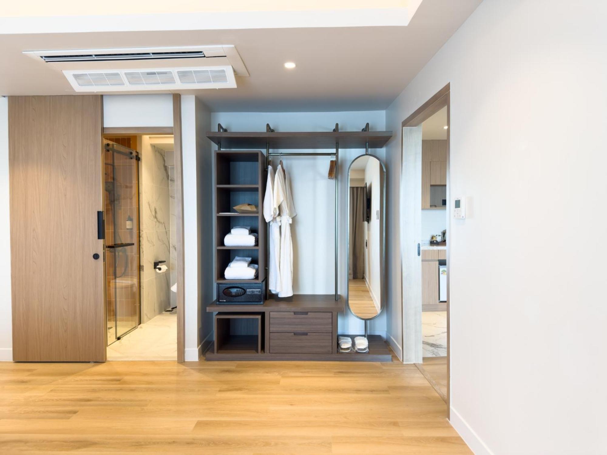 D Varee Jomtien Beach, Pattaya מראה חיצוני תמונה A walk-in closet
